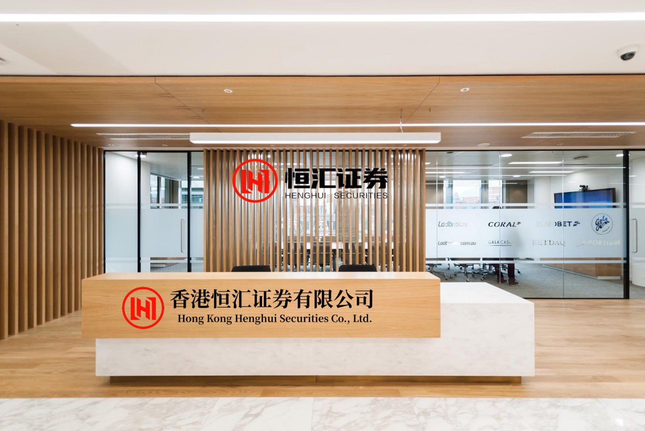 万德策略 康涅狄格大学主教练丹·赫尔利拒绝湖人队，是否还会执教NBA？
